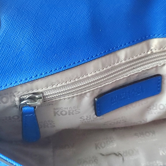 LIKE NEW* Michael Kors Tina Electric Blue ๐ Perforated Floral Shoulder Bag - Picture 9 of 12